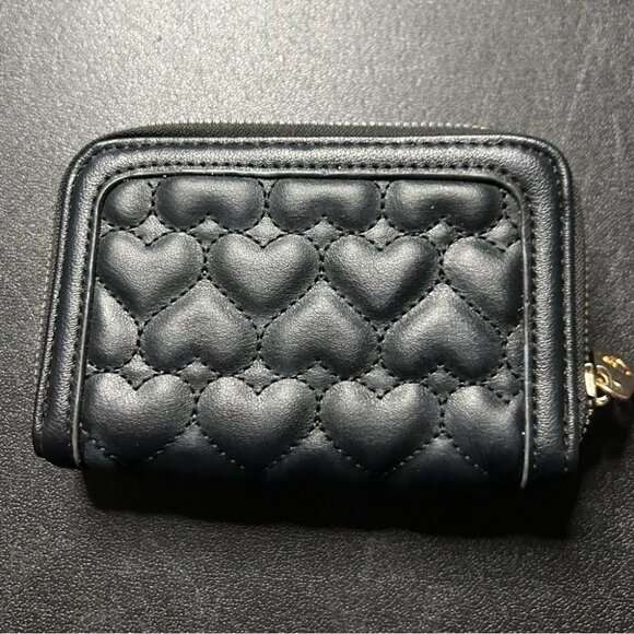 Juicy Couture Black Heart Double Zip Around Wallet - Picture 2 of 10